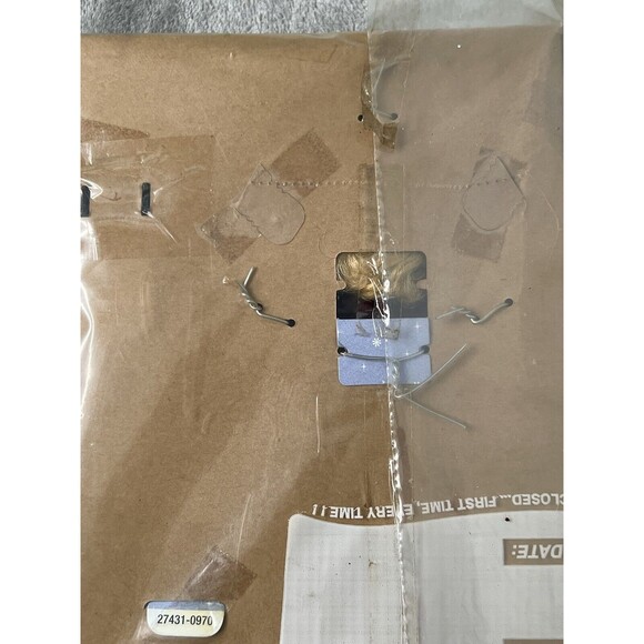 Barbie Victorian Ice Skater Barbie Special Edition 2000 Mattel #27431 - Picture 10 of 11